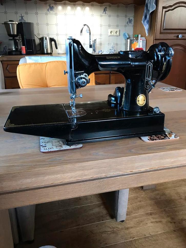 Singer 221K Featherweight Naaimachine ., Hobby en Vrije tijd, Naaimachines en Toebehoren, Gebruikt, Ophalen