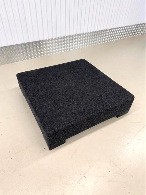 WITTMANN design lage hocker poef wolvilt 100X100 cm, Huis en Inrichting, Banken | Voetenbanken en Poefen, Zo goed als nieuw, Rechthoekig