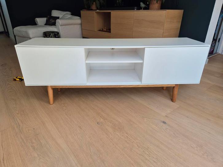 Dressoir / TV meubel wit met massief eiken onderstel, Huis en Inrichting, Kasten | Televisiemeubels, Zo goed als nieuw, Minder dan 100 cm