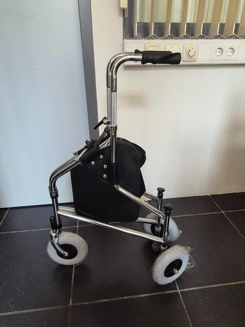 Delta Drie-wiel Drukrem rollator, Diversen, Rollators, Zo goed als nieuw, Lichtgewicht, Opvouwbaar, Ophalen of Verzenden