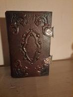 Antiek Bijbeltje 1865 zilveren sloten mooi lederen bandje, Antiek en Kunst, Ophalen of Verzenden