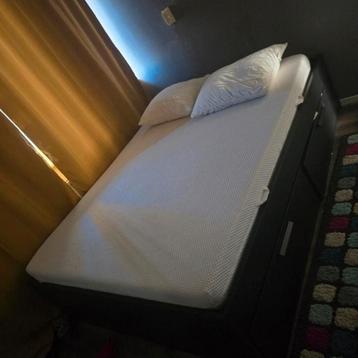 Ikea bed zonder matras 