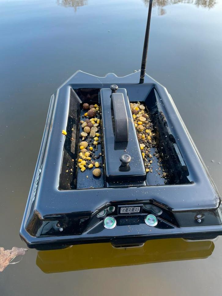 bboats discover xplorebaitboat raymarine gps, Watersport en Boten, Hengelsport | Karpervissen, Zo goed als nieuw, Complete set