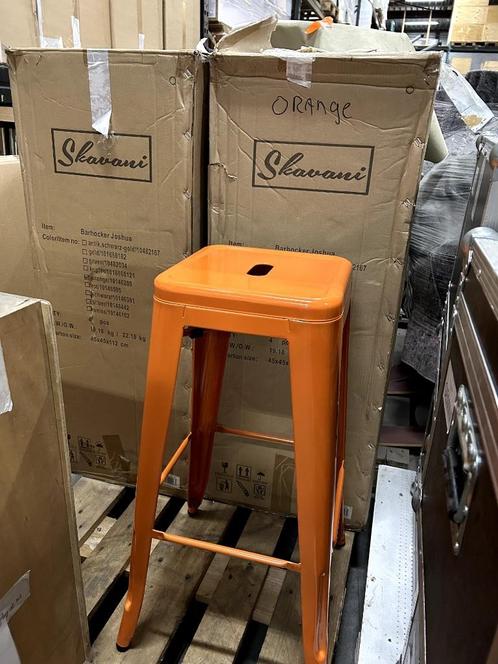 8 stevige oranje krukken – met handvat en voetsteun, Huis en Inrichting, Barkrukken, Zo goed als nieuw, Kunststof, 5 krukken of meer