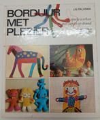 Borduur met plezier - Lis Paludan vintage 1976, Gelezen, Lis Paludan, Ophalen of Verzenden, Borduren en Naaien