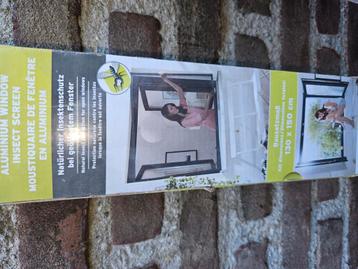 Hor gordijn voor raam beschikbaar voor biedingen