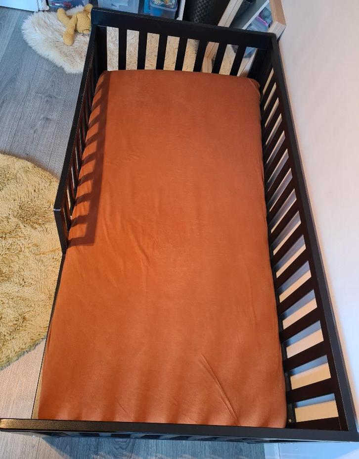 Peuterbed, Kinderen en Baby's, Kinderkamer | Bedden, Gebruikt, 140 tot 160 cm, 70 tot 85 cm, Lattenbodem, Matras, Ophalen