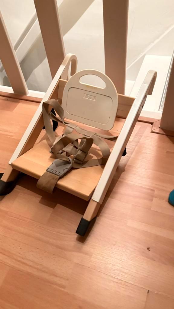 Stokke stoelverhoger, Kinderen en Baby's, Kinderstoelen, Gebruikt, Overige typen, Gordel(s), Stoelverkleiner, Ophalen
