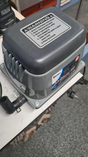 Vijverpomp merk SuperFish.  beschikbaar voor biedingen