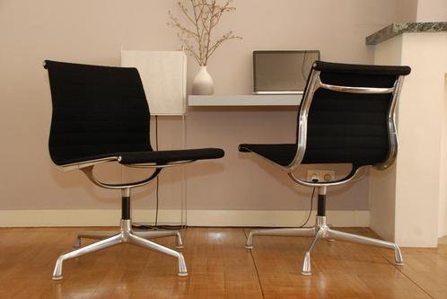 Vintage Herman Miller Eames Aluminium chair EA 108 (2x), Huis en Inrichting, Stoelen, Gebruikt, Twee, Metaal, Stof, Zwart, Ophalen