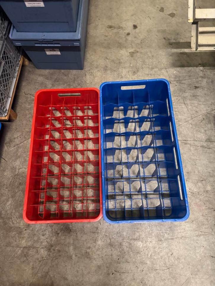 Glazenkratten / horecakratten blauw en rood, Doe-het-zelf en Verbouw, Kratten en Dozen, Zo goed als nieuw, Krat, 50 tot 75 cm