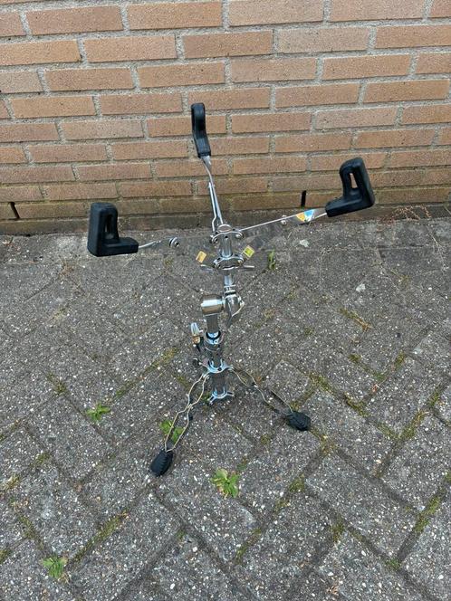 Pearl P-930 snare standaard (P900 snarestand), Muziek en Instrumenten, Instrumenten | Onderdelen, Zo goed als nieuw, Drums of Percussie