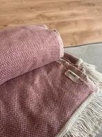 Roze plaid Claudi met ruffles, Huis en Inrichting, Woonaccessoires | Plaids en Woondekens, Ophalen of Verzenden, Zo goed als nieuw