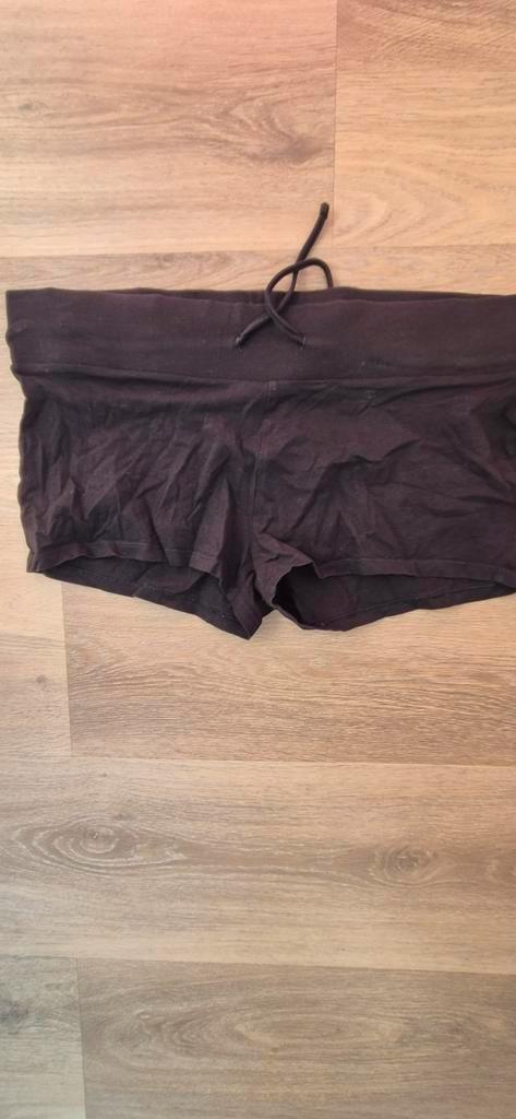 Kort broekje, maat 40, Kleding | Dames, Broeken en Pantalons, Zo goed als nieuw, Maat 38/40 (M), Zwart, Kort, Ophalen of Verzenden