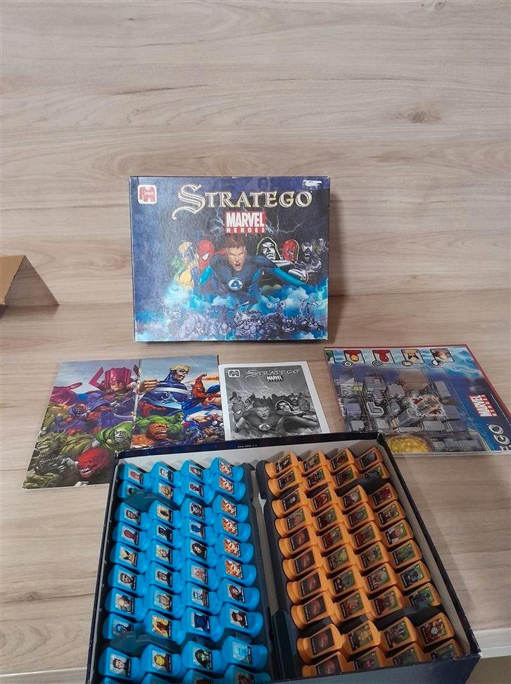 Stratego marvel heroes - s1371, Hobby en Vrije tijd, Gezelschapsspellen | Bordspellen, Zo goed als nieuw, Ophalen of Verzenden