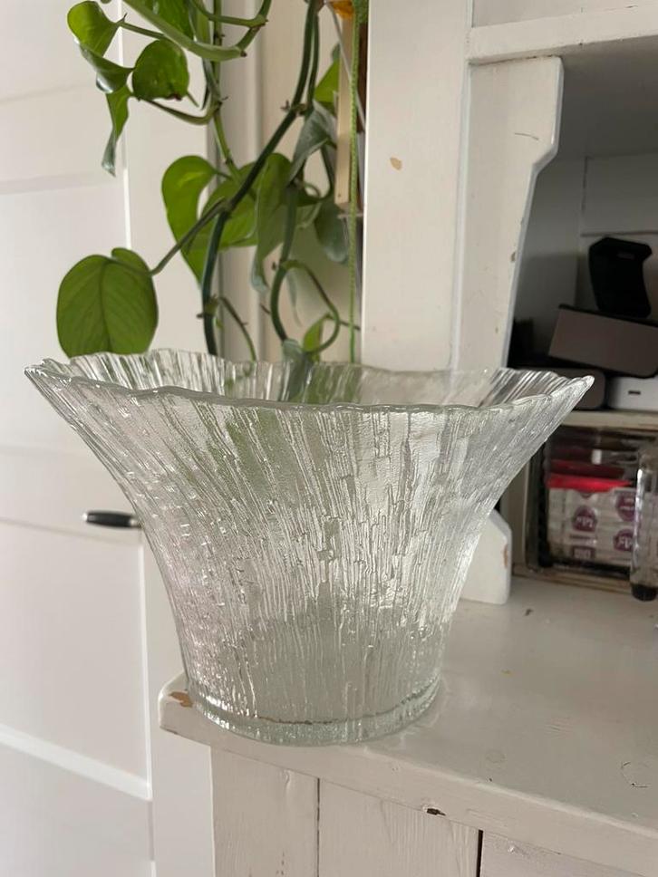 Schaal glas Fins, scandinavisch, Huis en Inrichting, Woonaccessoires | Schalen en Manden, Zo goed als nieuw, Rond, Glas, Ophalen of Verzenden