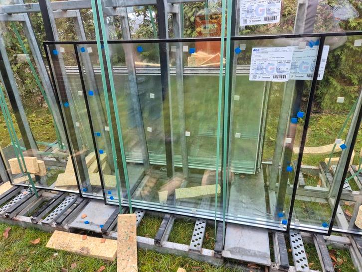 Twee nieuwe HR++ ramen met Duco ventilatieroosters, Doe-het-zelf en Verbouw, Glas en Ramen, Nieuw, Gevelraam of Ruit, Ophalen