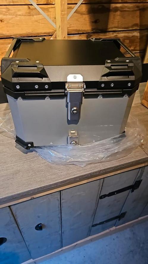 Nieuwe motor staartkoffer 45L – zilver/aluminium, Motoren, Accessoires | Koffers en Tassen, Nieuw, Ophalen