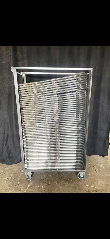 Circa 80 zwarte klapstoelen  beschikbaar voor biedingen