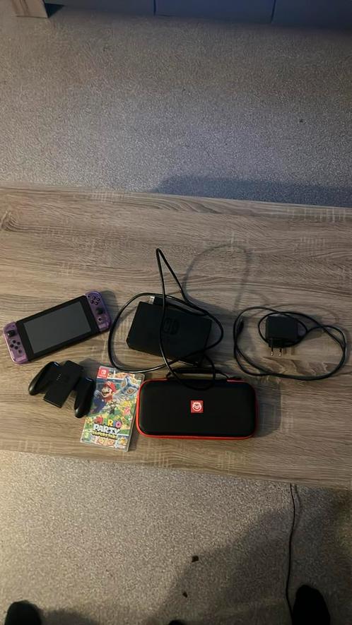 Nintendo switch met dock en spelletje, Spelcomputers en Games, Spelcomputers | Nintendo Switch, Zo goed als nieuw, Switch Original