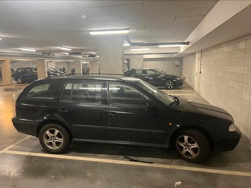 Skoda Octavia 1.6 Combi 74KW 2000 Zwart, Auto's, Skoda, Particulier, Octavia, Benzine, Hatchback, Handgeschakeld, Origineel Nederlands