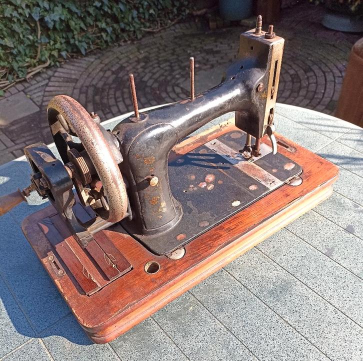Naaimachine (100 jaar oud), Antiek en Kunst, Antiek | Naaimachines, Ophalen