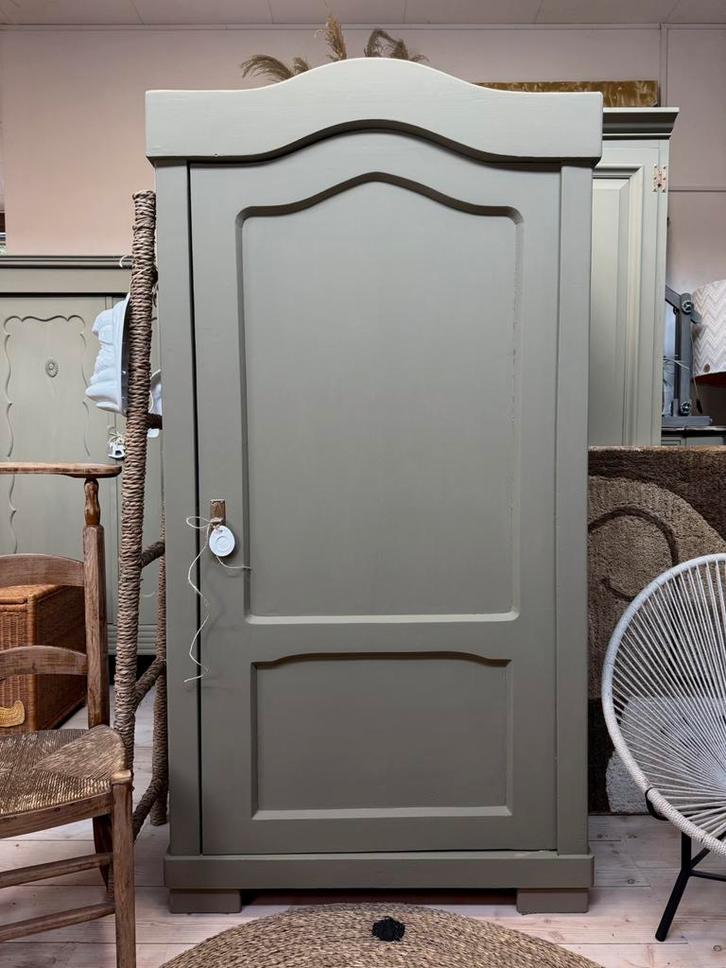 Linnenkast servieskast meidenkast eendeurskast taupe, Kinderen en Baby's, Kinderkamer | Commodes en Kasten, Zo goed als nieuw