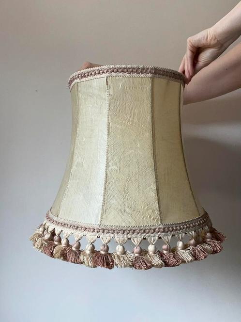 Grote vintage lampenkap met franjes, 37x37,5cm. Boho brocant, Huis en Inrichting, Lampen | Lampenkappen, Zo goed als nieuw, 25 tot 50 cm