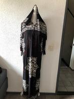 Maat M - lange jurk met sjaal - zwart arabische print, Kleding | Dames, Jurken, Maat 38/40 (M), Zwart, Ophalen of Verzenden, Zo goed als nieuw