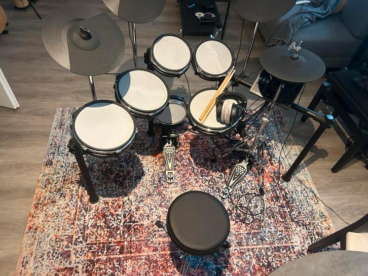 Complete Drumset Millenium MPS-850 E-Drum with amp and rug, Muziek en Instrumenten, Drumstellen en Slagwerk, Zo goed als nieuw