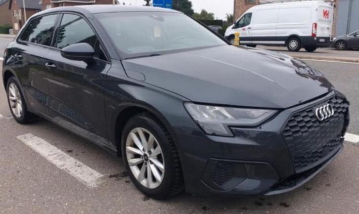 Audi A3 Sportback 8Y  30 TFSI Navi/Climate/Digi Cockpit, Auto diversen, Schadeauto's, Handgeschakeld, Benzine, Hatchback, Zilver of Grijs