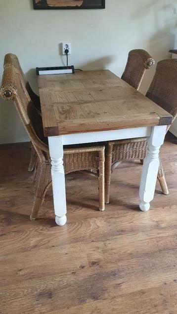 Mexicaans grenen eettafel inclusief 4 rotan stoelen beschikbaar voor biedingen