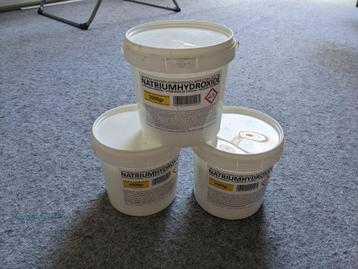 2 kg natriumhydroxide - NaOH - natronloog - caustische soda beschikbaar voor biedingen