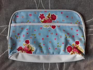 Vrolijk gekleurde toilettas - rood blauw wit - geheel nieuw beschikbaar voor biedingen