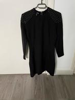 Zwarte jurk met studs - Maat M, Mango, Zwart, Zo goed als nieuw, Boven de knie