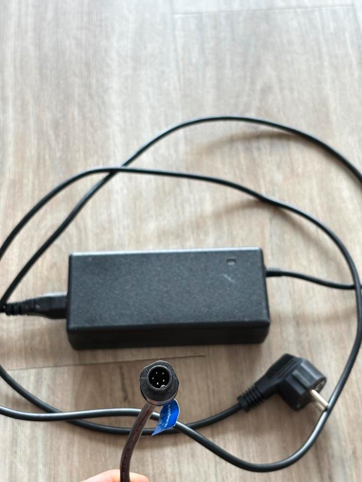 e-motion 42V 2A 5-pins Oplader Sparta Batavus elektrische, Fietsen en Brommers, Fietsaccessoires | Fietsaccu's, Gebruikt, Ophalen of Verzenden