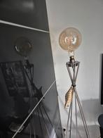 Staande lamp met grote bol, Huis en Inrichting, Lampen | Vloerlampen, Ophalen, Zo goed als nieuw, Glas, Modern