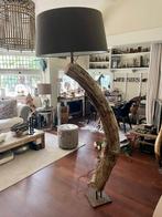 Exclusieve staande lamp van boomstam, Huis en Inrichting, Lampen | Vloerlampen, Ophalen, Zo goed als nieuw, Hout, 150 tot 200 cm