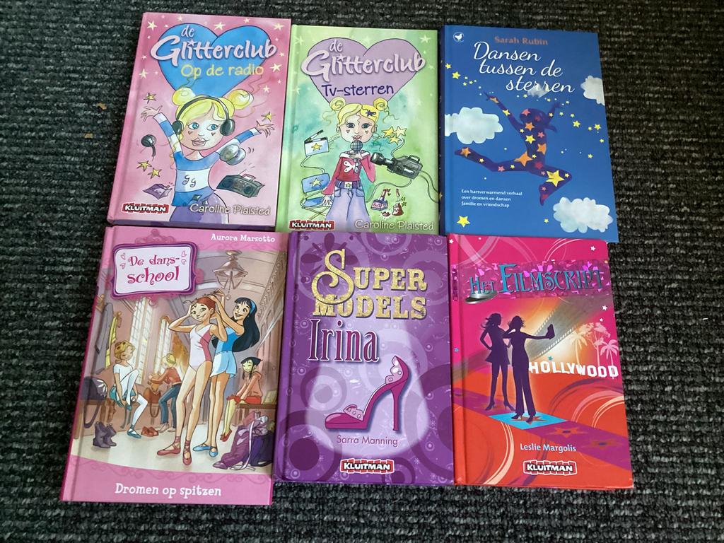 Stapel Meisjes boeken over dansen, dromen op spitzen enz., Boeken, Ophalen of Verzenden, Zo goed als nieuw, Fictie algemeen