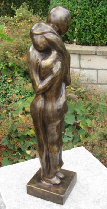 OMHELZING/ bronzen beeld beschikbaar voor biedingen
