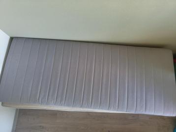 Bedbodem (matras en topper) beschikbaar voor biedingen