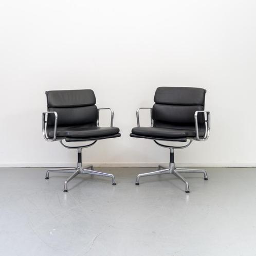 20 x Vitra Eames EA 208 Softpad Zwart Leer - Chroom, Huis en Inrichting, Stoelen, Zo goed als nieuw, Leer, Metaal, Zwart, Ophalen of Verzenden