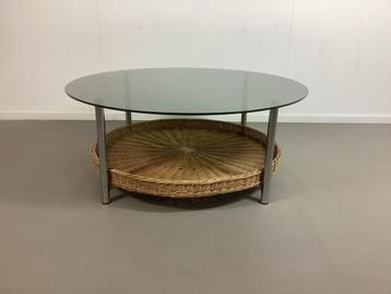 Vintage Rookglazen Salontafel met Rotan Mand beschikbaar voor biedingen