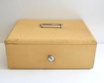 Stoere okergele vintage geldkist XL in goede staat, Minder dan 50 cm, Gebruikt, Minder dan 50 cm, Ophalen of Verzenden