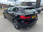 BMW 1-serie 118i High Executive|Navi|Carplay|Stoelverwarm|LE, Auto's, BMW, Gebruikt, Met garantie (alle), Zwart, Bedrijf