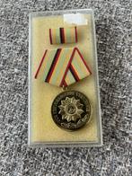 DDR medaille goud, Verzamelen, Militaria | Algemeen, Ophalen of Verzenden, Landmacht, Duitsland, Lintje, Medaille of Wings