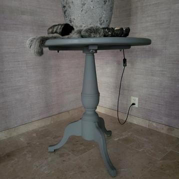 Grijs Wijntafeltje - 76cm Doorsnee, 78cm Hoog beschikbaar voor biedingen