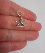 Mooi zilveren hangertje surfer nr.841, Sieraden, Tassen en Uiterlijk, Verzenden, Zo goed als nieuw, Zilver, Zilver