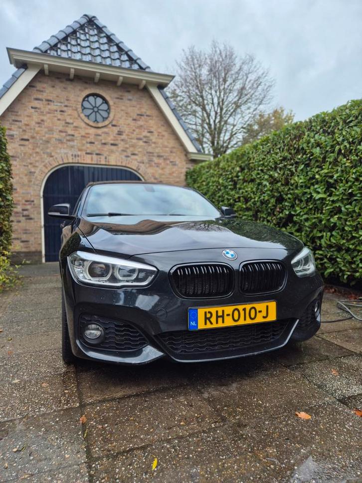 BMW 1-Serie 118i 136pk Aut 2017 Zwart (23.000km), Auto's, BMW, 1-Serie, Benzine, C, Hatchback, Automaat, Origineel Nederlands