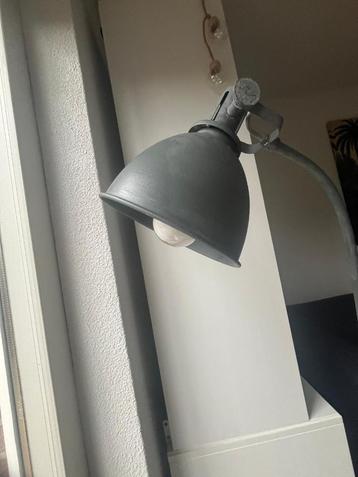 Metalen staande lamp met draaibare spot grijs beschikbaar voor biedingen